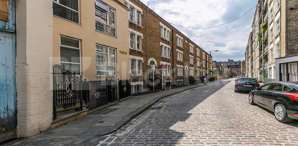 			ZONE 1 MINS TO TUBE!, 2 Bedroom, 1 bath, 1 reception Flat			 Wicklow Street, KINGS CROSS